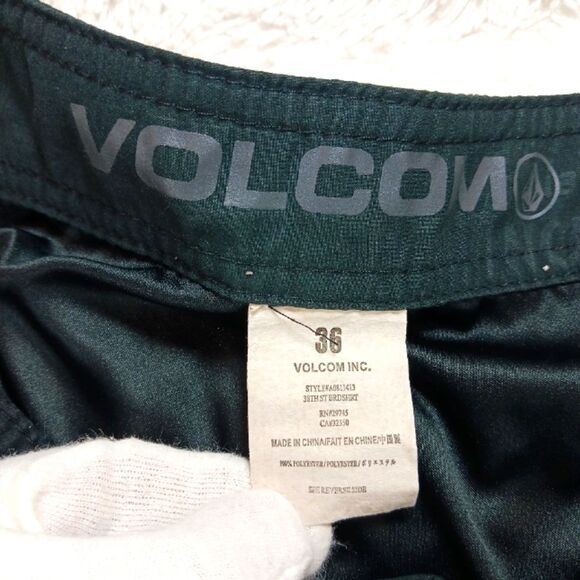 Volcom Men's Standard Mod Tech 20" Boardshort Swim Trunk. Size 36 - Picture 2 of 8